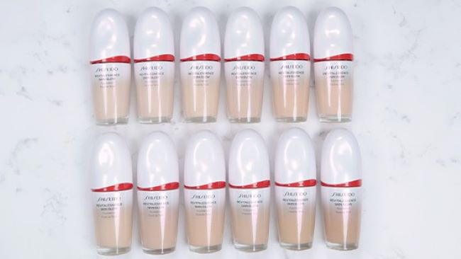 SHISEIDO エッセンス スキングロウ ファンデーション 全色徹底比較! SHISEIDO エッセンス スキングロウ ファンデーション 全色徹底比較!