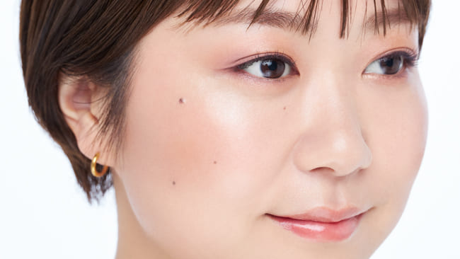 ＜THREE＞THREE チーキーシークブラッシュ #21 CRYSTAL CLEAR　メイク