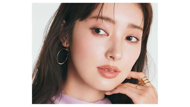 ◆ step2＿EYE 洒落感を底上げするくすみピンク×グレージュの絶妙なハーモニー