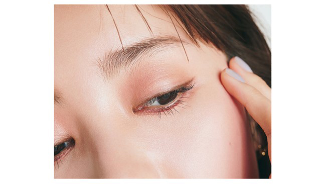 ◆ step2＿EYE 洒落感を底上げするくすみピンク×グレージュの絶妙なハーモニー