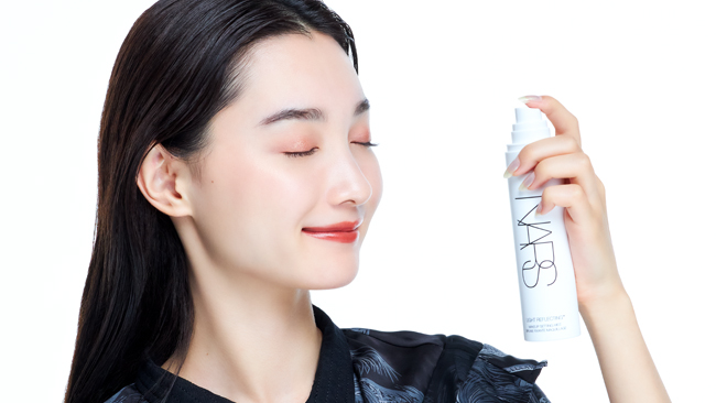 ◆待望のセッティングミストは光のヴェールで崩れを防ぎ、美肌をキープ
