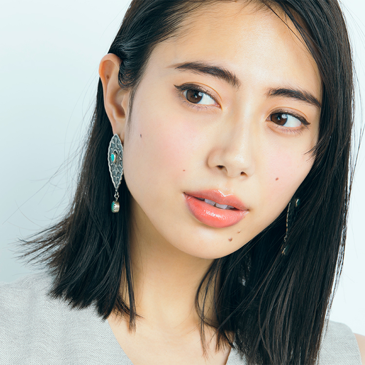 鮮やかチーク×くすみリップＴＯＰ
