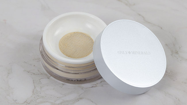＜ONLY MINERALS＞薬用CCパウダー