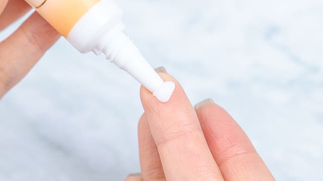 ＜セザンヌ＞リンクルホワイトアイクリーム [医薬部外品] テクスチャー