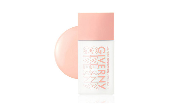 ＜ジヴェルニー＞密着トーンデーション SPF50・PA+++